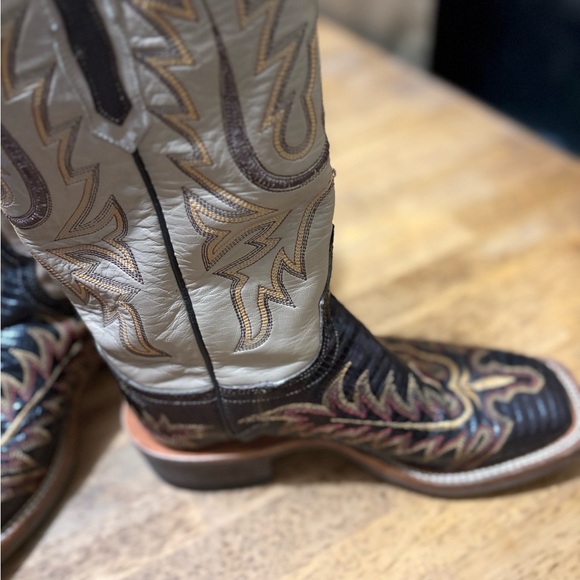 Lucchese Black and Tan Western Boots - Picture 5 of 7